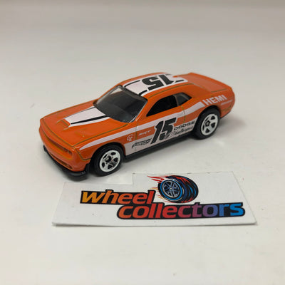 '15 Dodge Challenger SRT * Orange * Hot Wheels Loose 1:64 Scale