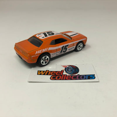'15 Dodge Challenger SRT * Orange * Hot Wheels Loose 1:64 Scale