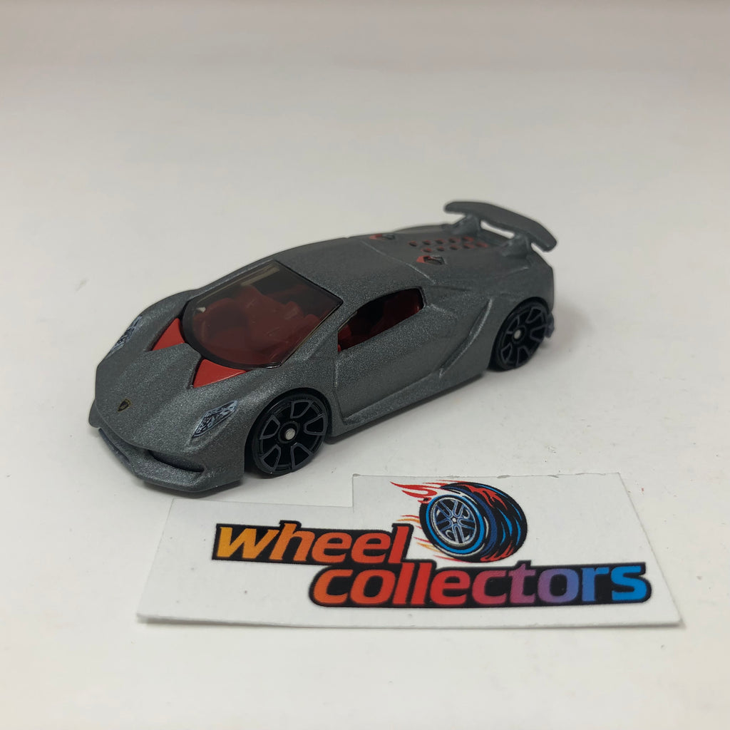 Amazon.com: Hot Wheels Lamborghini Sesto Elemento 204/250