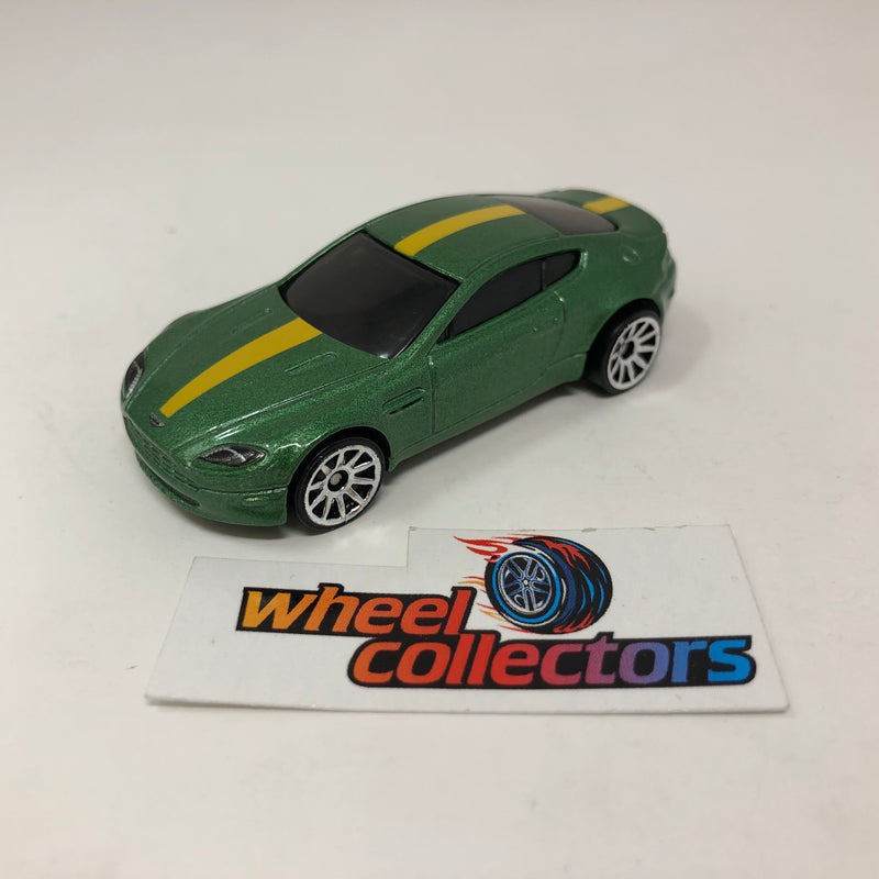 Aston Martin V8 Vantage * Green * Hot Wheels 1:64 scale Diecast Loose