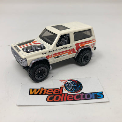 Nissan Patrol Custom * White * Hot Wheels Loose 1:64 Scale