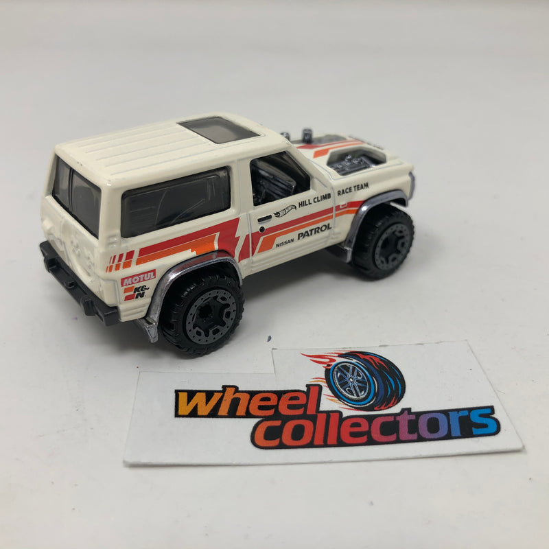 Nissan Patrol Custom * White * Hot Wheels Loose 1:64 Scale
