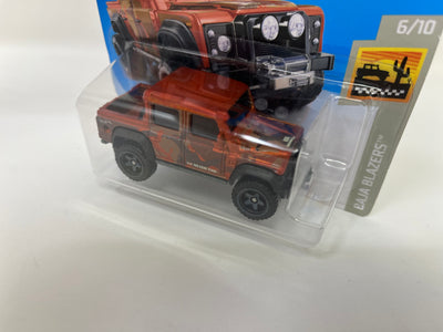 '15 Land Rover Defender Double Cab * Orange * 2019 Hot Wheels Short Card