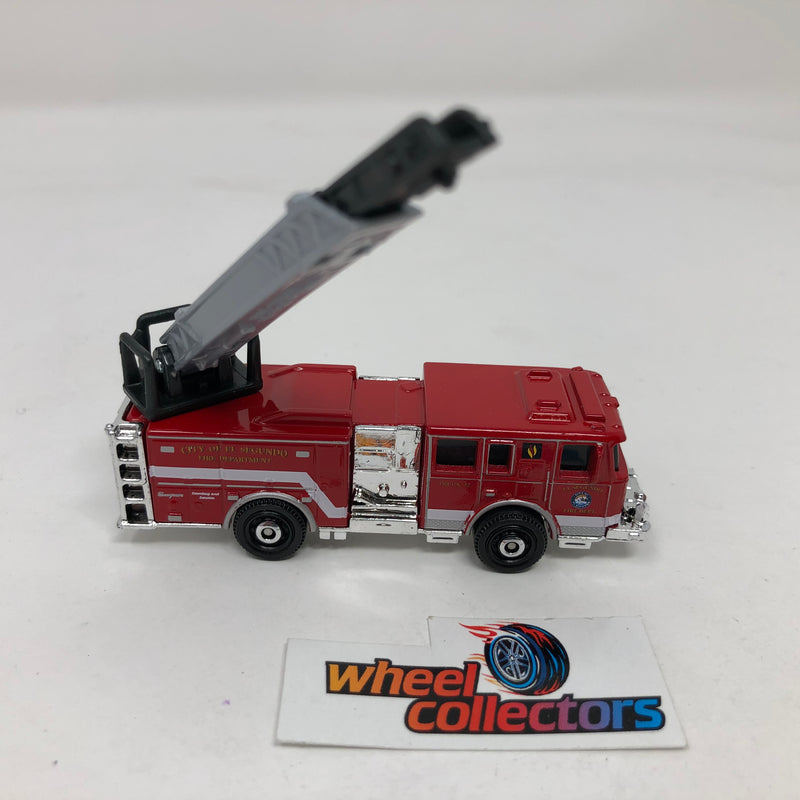 Seagrave Fire Truck * Red * Matchboxx Moving Parts Loose 1:64 Scale Model