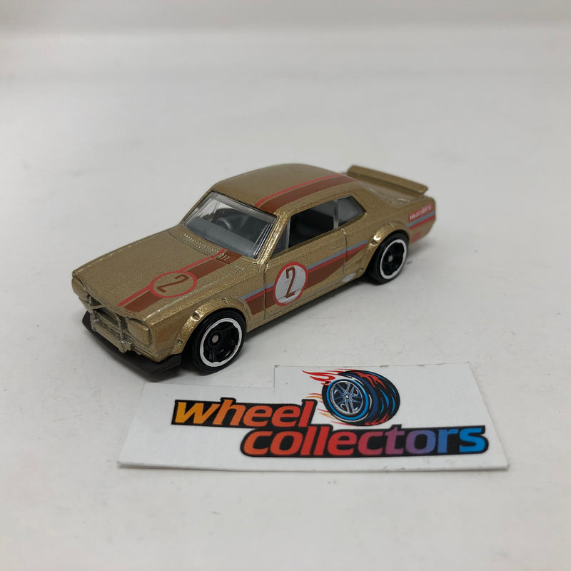 Nissan Skyline 2000 GT-X * Gold * Hot Wheels 1:64 scale Diecast Loose