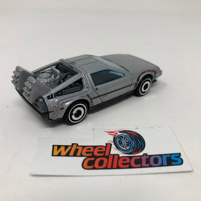 Back To The Future Time Machine * Silver * Hot Wheels 1:64 scale Diecast Loose