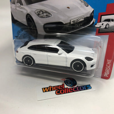 Short Card * Porsche Panamera Turbo S E-Hybrid Turismo #44 * White * 2020 Hot Wheels