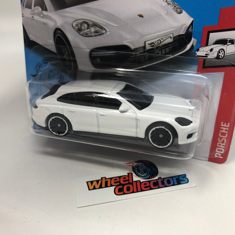 Short Card * Porsche Panamera Turbo S E-Hybrid Turismo 