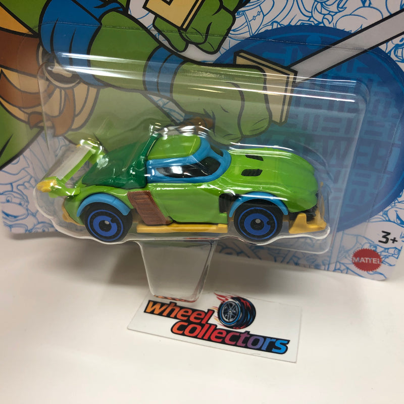 Leonardo Teenage Turtles * 2022 Hot Wheels Character Cars Case D nickelodeon