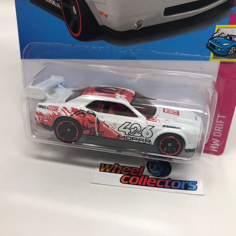 2013 Hot Wheels Treasure Hunt Dodge Challenger Drift Car X1680 série 27/250  T-Hunt - Arte em Miniaturas