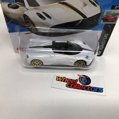 '17 Pagani Huayra Roadster * White * 2023 Hot Wheels Case A Release Short Card