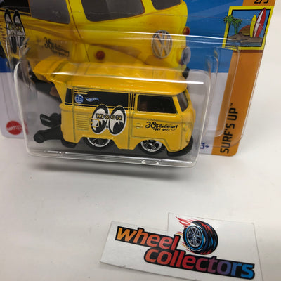 Kool Kombi #49 * Mooneyes * 2023 Hot Wheels Case A Release Short Card