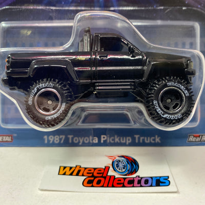 '87 Toyota Pickup Truck Back to the Future * 2023 Hot Wheels Retro Entertainment N Case